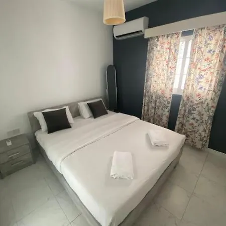 Frixos Apartment *