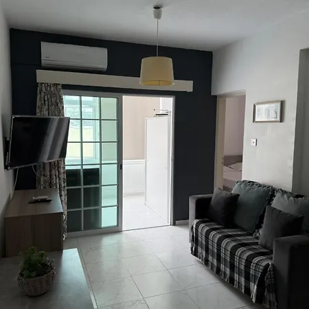 Frixos Apartment *